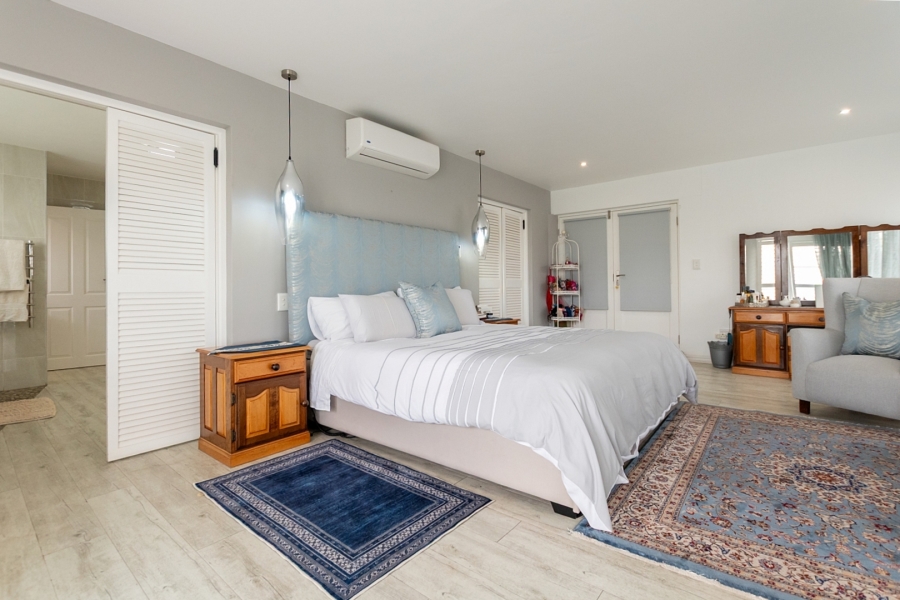 4 Bedroom Property for Sale in Paradise Beach Western Cape